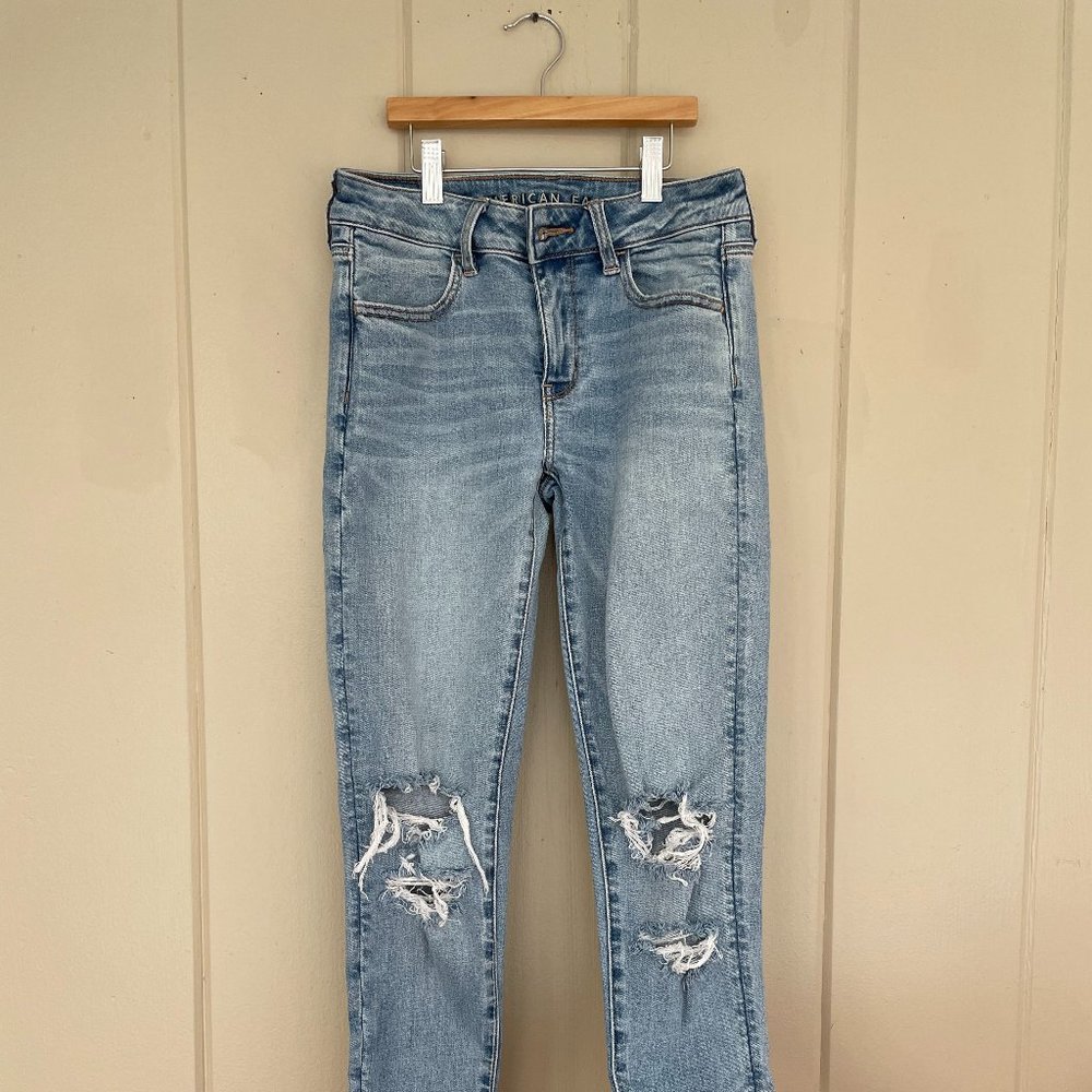 American Eagle Size 2 Light Wash Super Stretch Jeggings